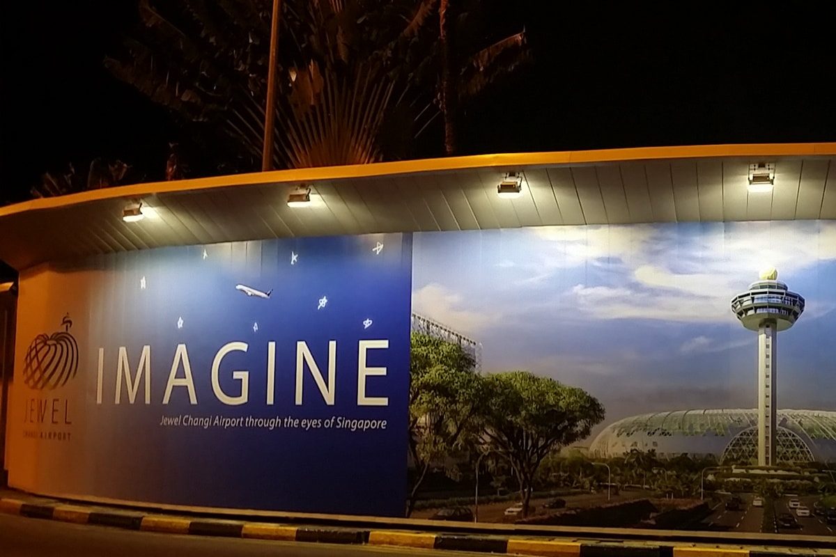 Cách làm biển hiệu đèn LED quảng cáo đơn giản 3 Bạn nên thuê đơn vị thi công nếu thực hiện những hộp đèn quảng cáo phức tạp