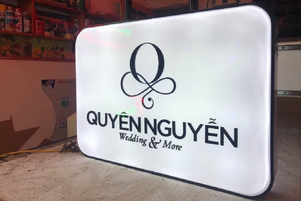 Cách làm biển hiệu đèn LED quảng cáo đơn giản 1 Biển hiệu đèn LED giúp không gian kinh doanh trở nên chuyên nghiệp hơn