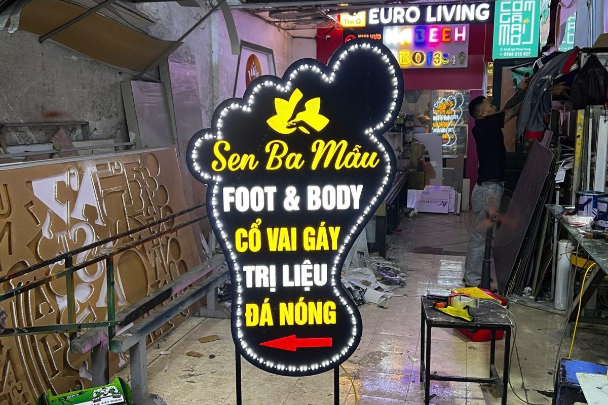 Biển LED vẫy spa - Giải pháp thu hút khách hàng hiệu quả 3 Biển LED vẫy nhiều màu thu hút sự chú ý của người đi đường