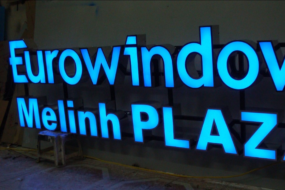 Bảng hiệu mica là gì? Làm bảng hiệu hộp đèn mica ở đâu? 3 Hộp chữ mica gắn tường nổi bật cho mặt tiền