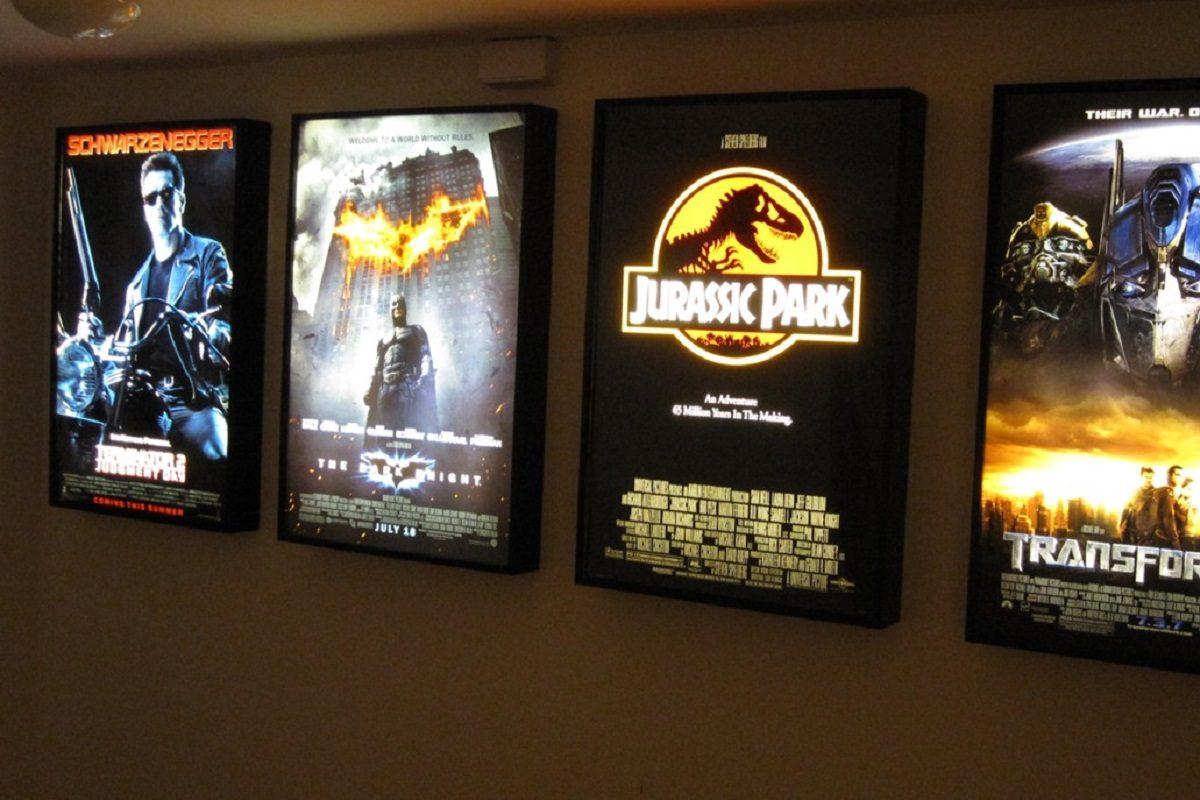 Top những mẫu hộp đèn LED siêu mỏng thu hút khách hàng 2 Hộp đèn LED siêu mỏng treo tường cho rạp chiếu phim