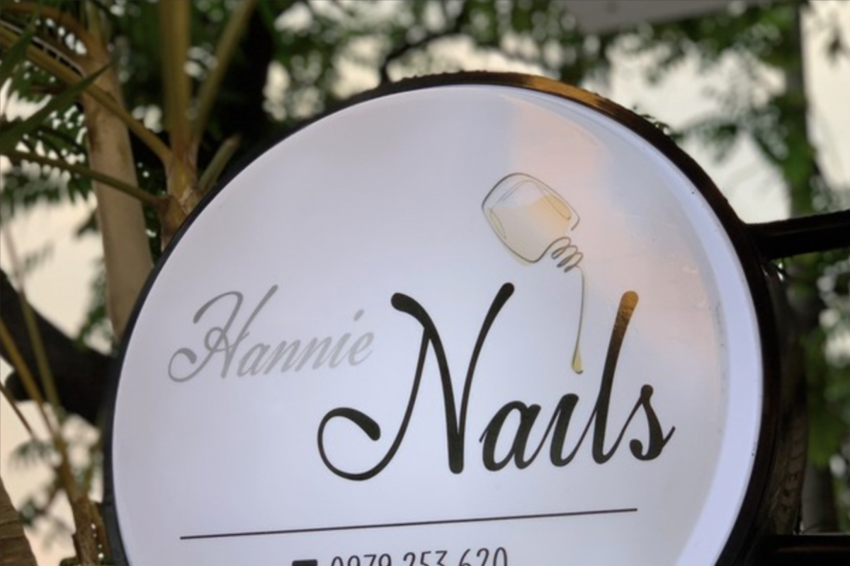 Bảng hiệu mica là gì? Làm bảng hiệu hộp đèn mica ở đâu? 1 Hộp đèn mica quảng cáo đẹp cho tiệm nail