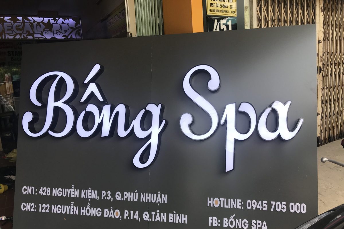 Bảng hiệu mica là gì? Làm bảng hiệu hộp đèn mica ở đâu? 4 Làm bảng hiệu hộp đèn mica đẹp tại Kiến Trẻ