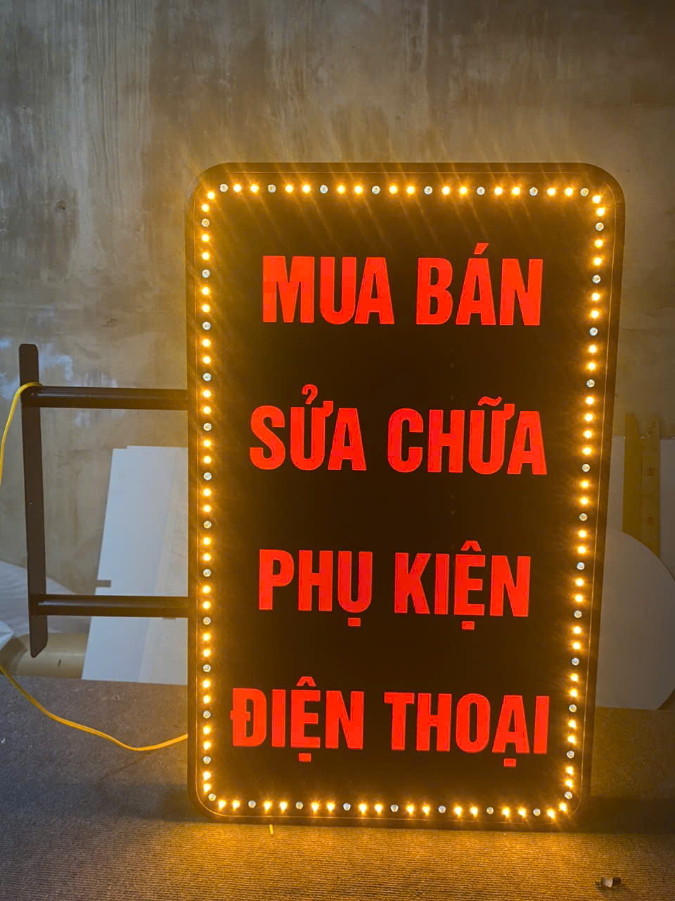 Hộp đèn bạt hiflex khổ lớn cho mặt tiền cửa hàng